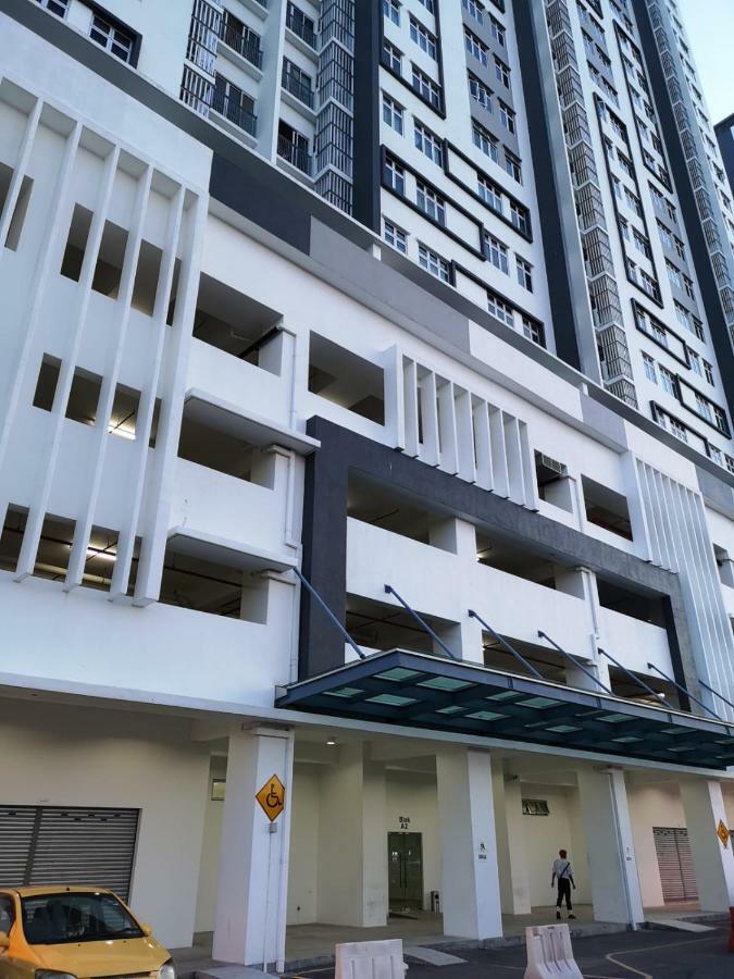 Meridin Bayvue Serviced Apt Kampong Kuala Masai Bagian luar foto