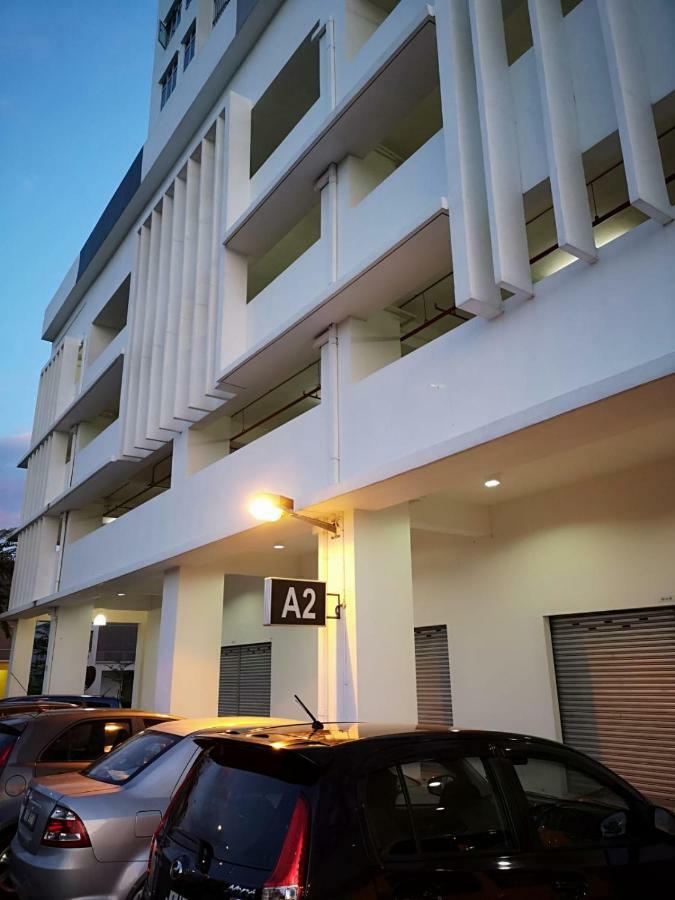 Meridin Bayvue Serviced Apt Kampong Kuala Masai Bagian luar foto